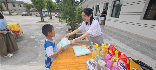 2023-6-21  貴州陽光產(chǎn)權(quán)交易所開展我們的節(jié)日·端午節(jié)主題實(shí)踐活動(dòng)暨鄉(xiāng)村振興調(diào)研活動(dòng)11.jpg