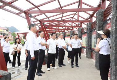 聯(lián)合黨建聚人心 創(chuàng)新舉措話發(fā)展——貴州陽光產(chǎn)權(quán)交易所第一黨支部、安順市公共資源交易中心黨支部與黃桶街道后寨村黨支部聯(lián)合開展主題黨日活動